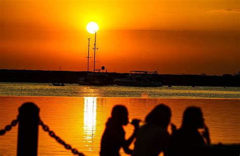 Manila Bay sunset by JBondoc .